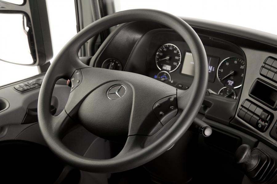 Панель приборов Mercedes-Benz Actros 2546 6x2 (MP3) 2011 года  (BR) (фото 10 из 18)